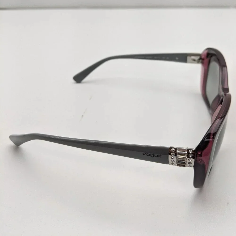 Vogue frame 10